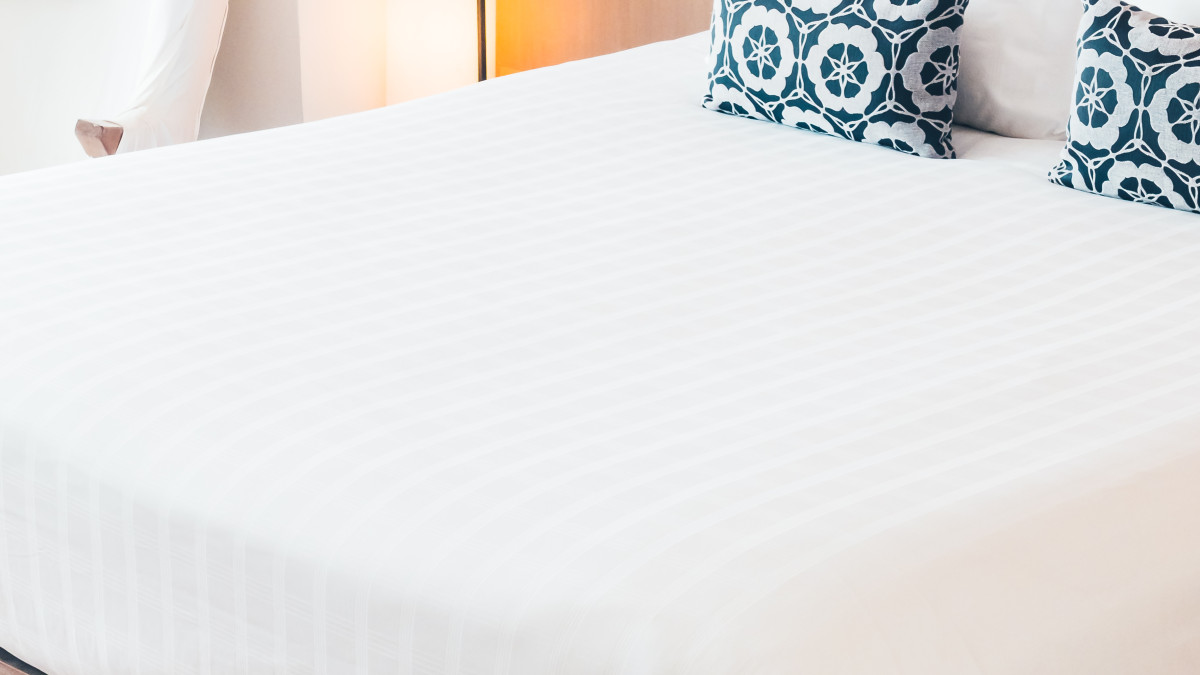 lit doté d'un matelas en latex naturel